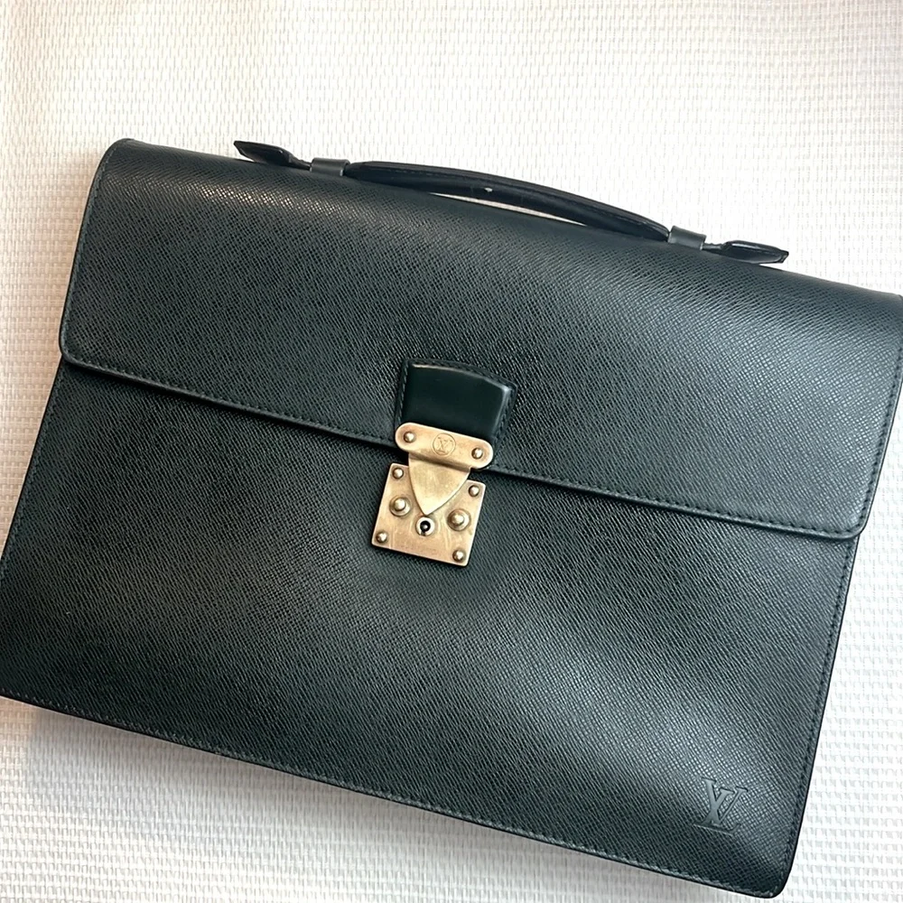 LV Green Taiga Laguito Briefcase 💼 Auth. Brass hardware vintage size 15:11:2”